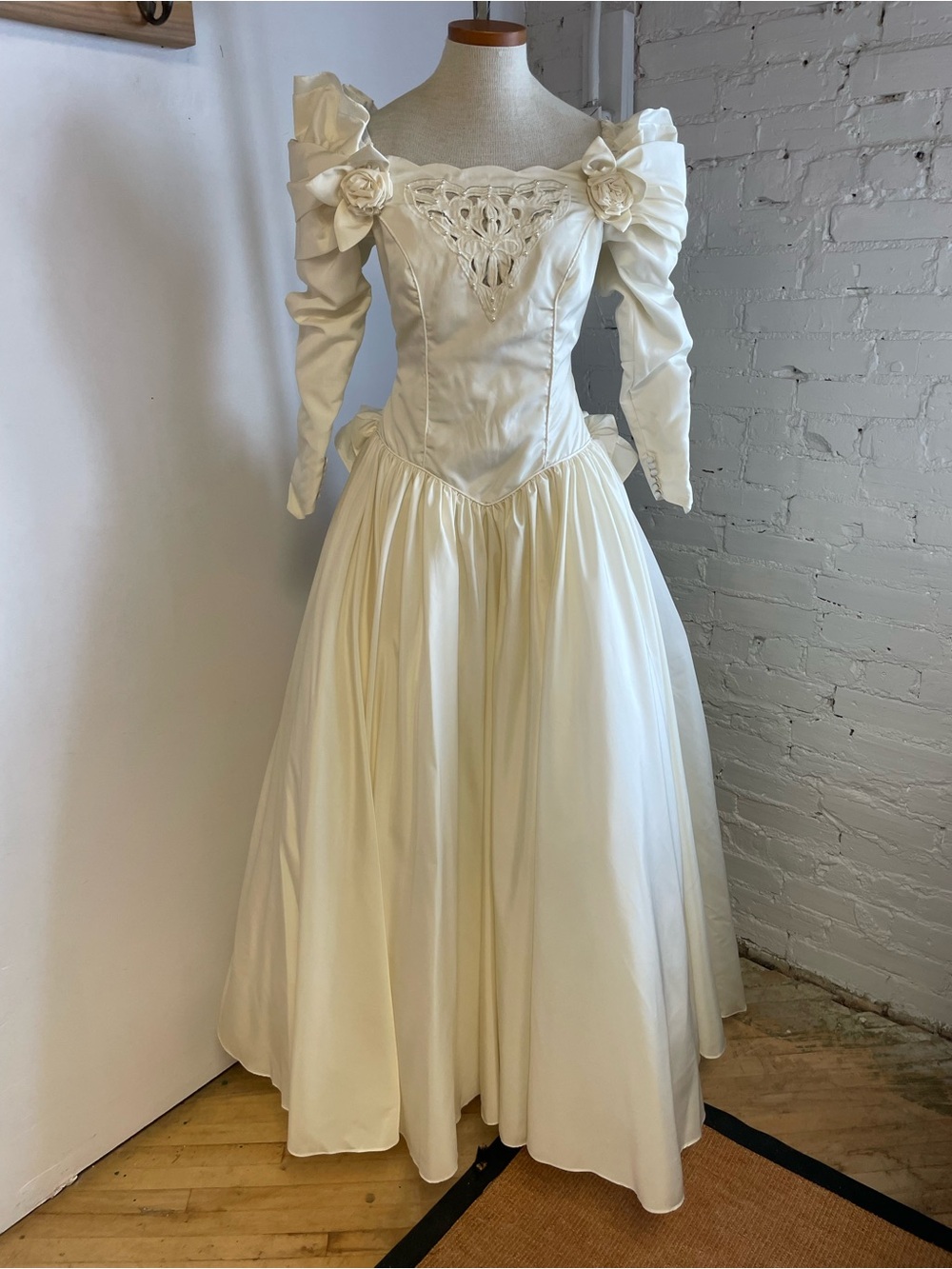 Elegant Ivory Off-Shoulder Long Sleeve Bridal Gown